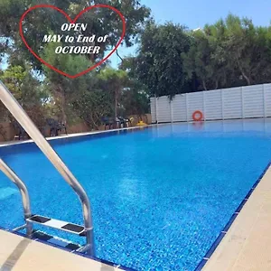 Lazuli Beach & Pool 501 Apartament Larnaca